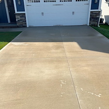 Concrete-Driveway-Cleaning-Project-in-Greer-SC 3